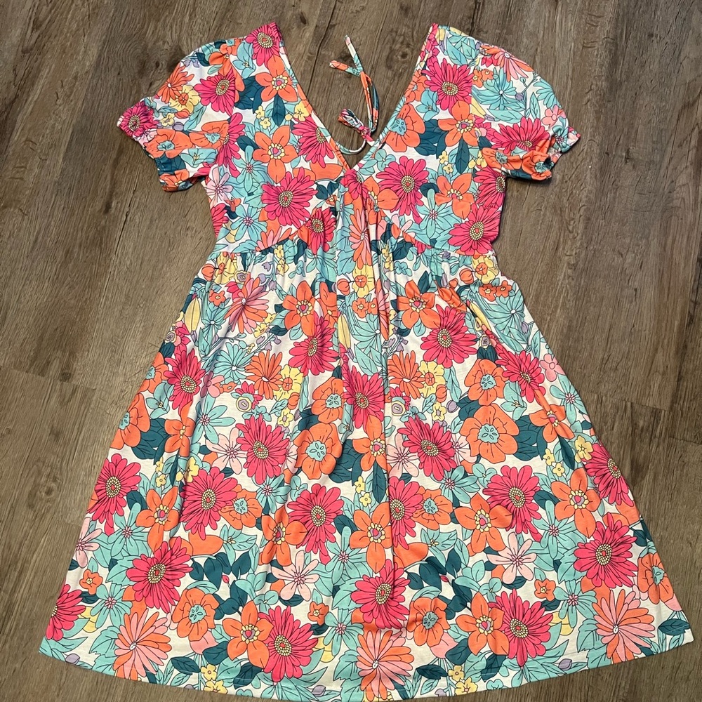 Casual dress in vibrant color with a comfortable fit and stylish design